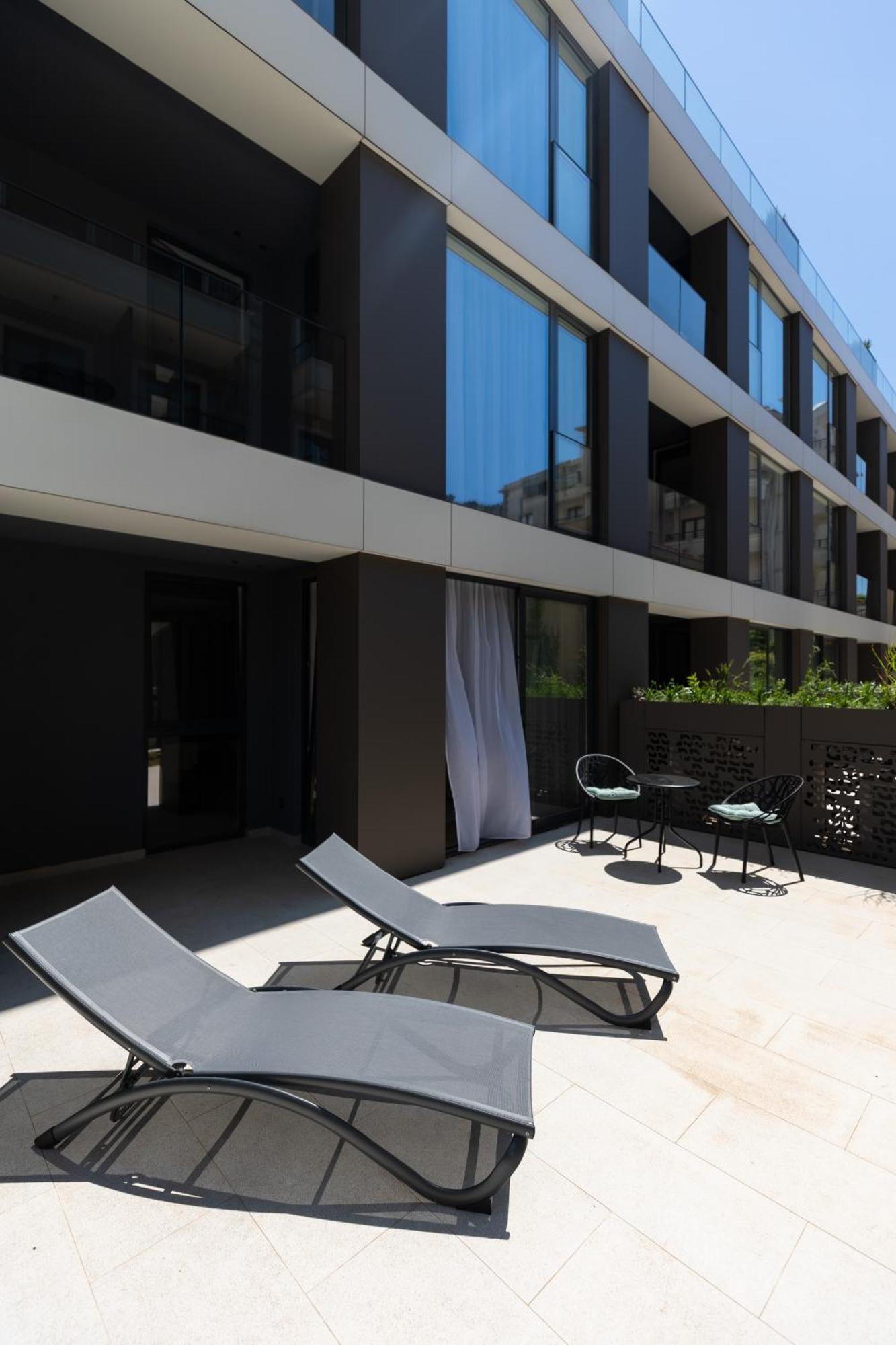 Onia Collection With A Pool Budua